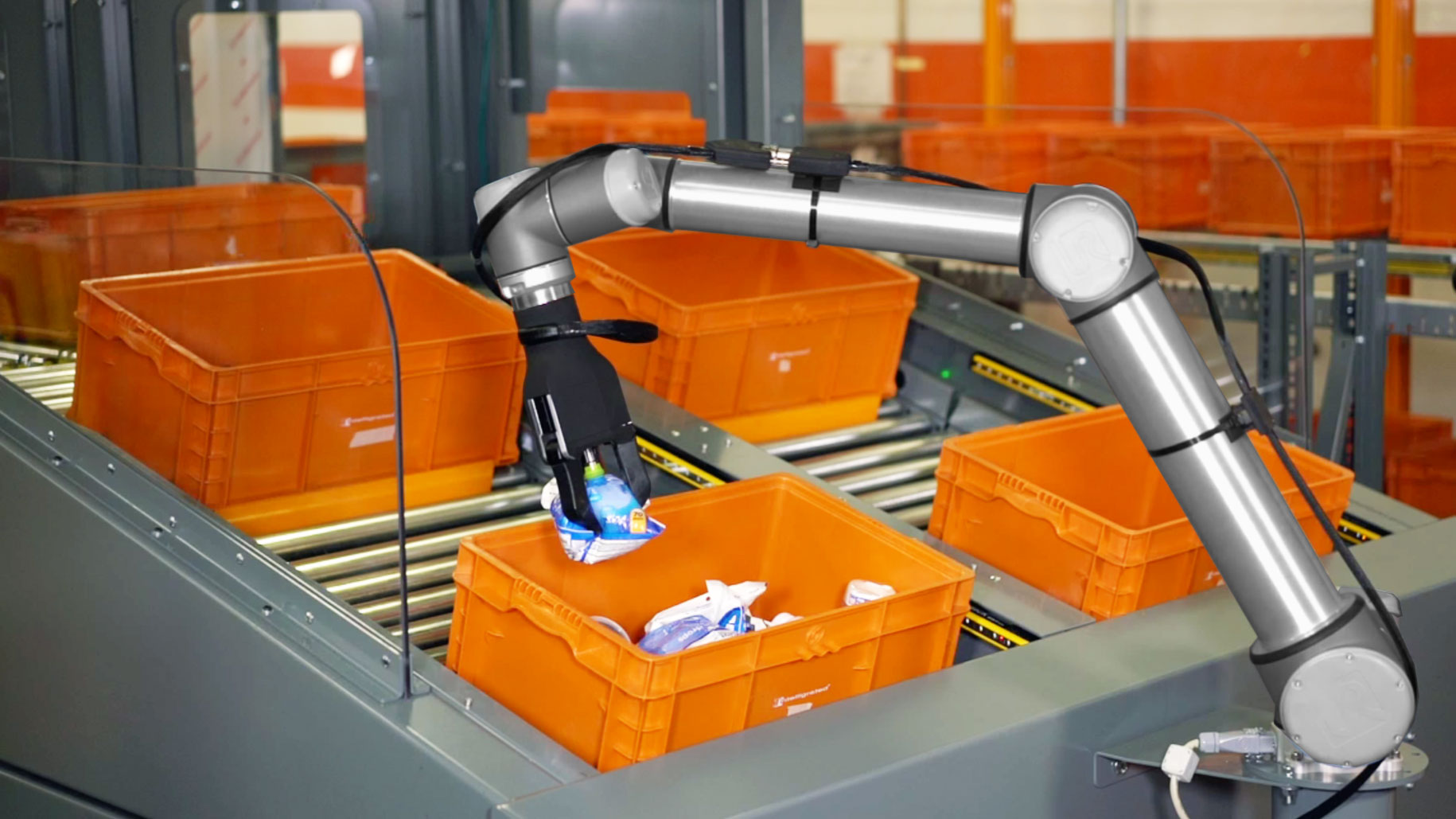 A Robot with Its Head the Cloud Tackles Picking | MIT Technology Review