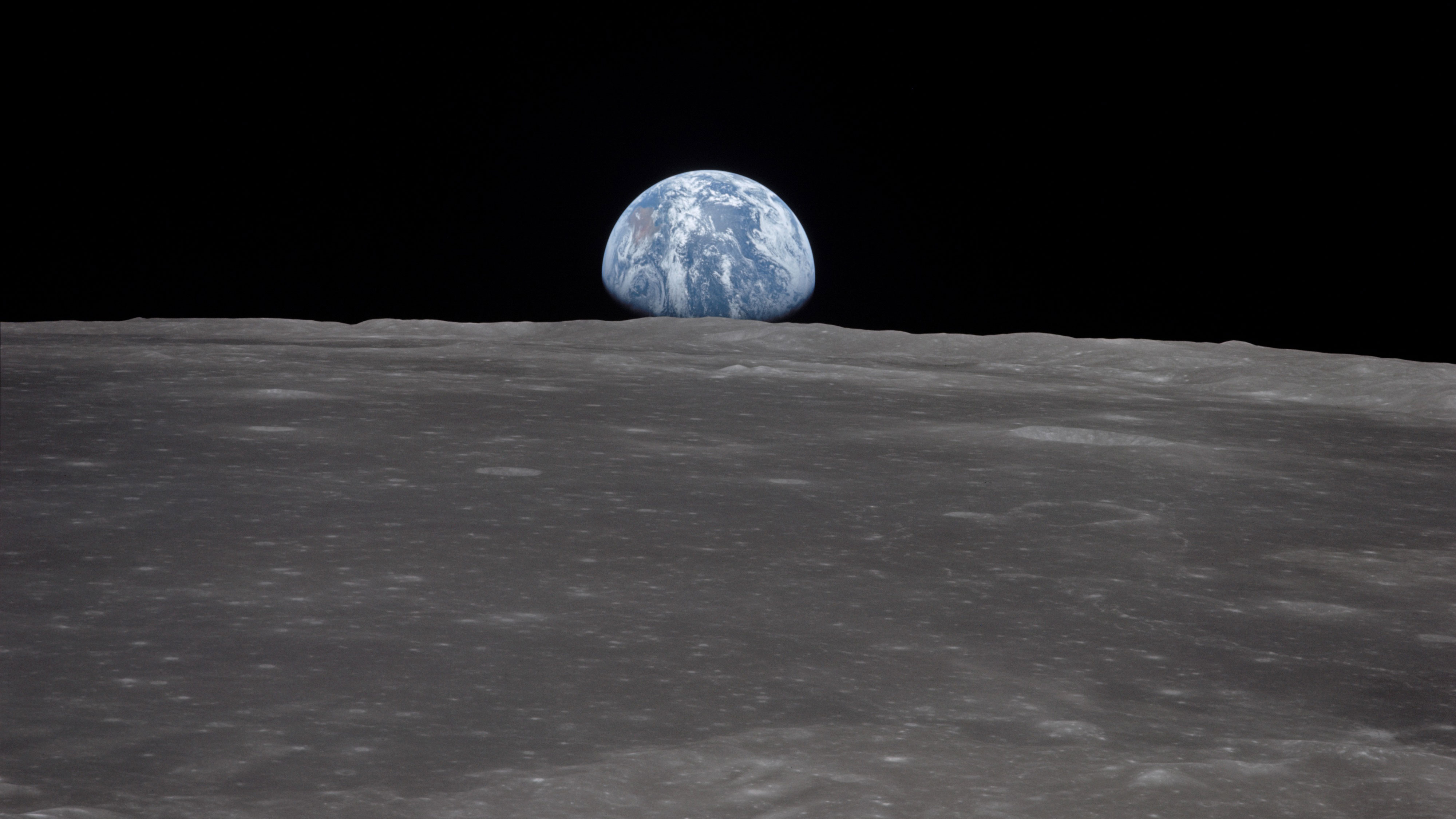 earth rise from the moon