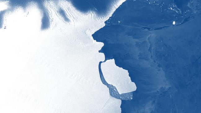 The D28 iceberg breaking away from the Antarctic ice shelf