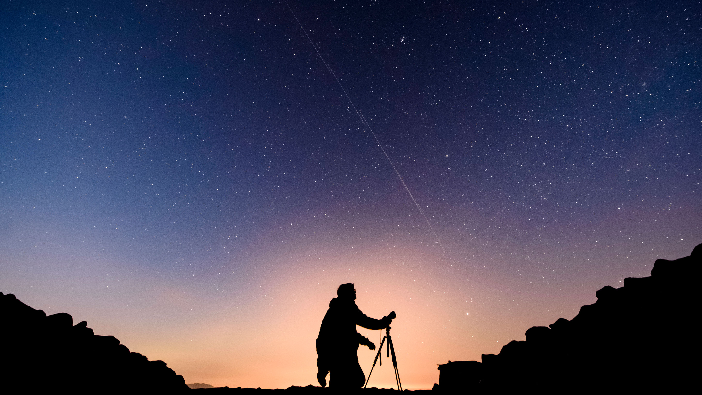 Astronomer Starlink night sky