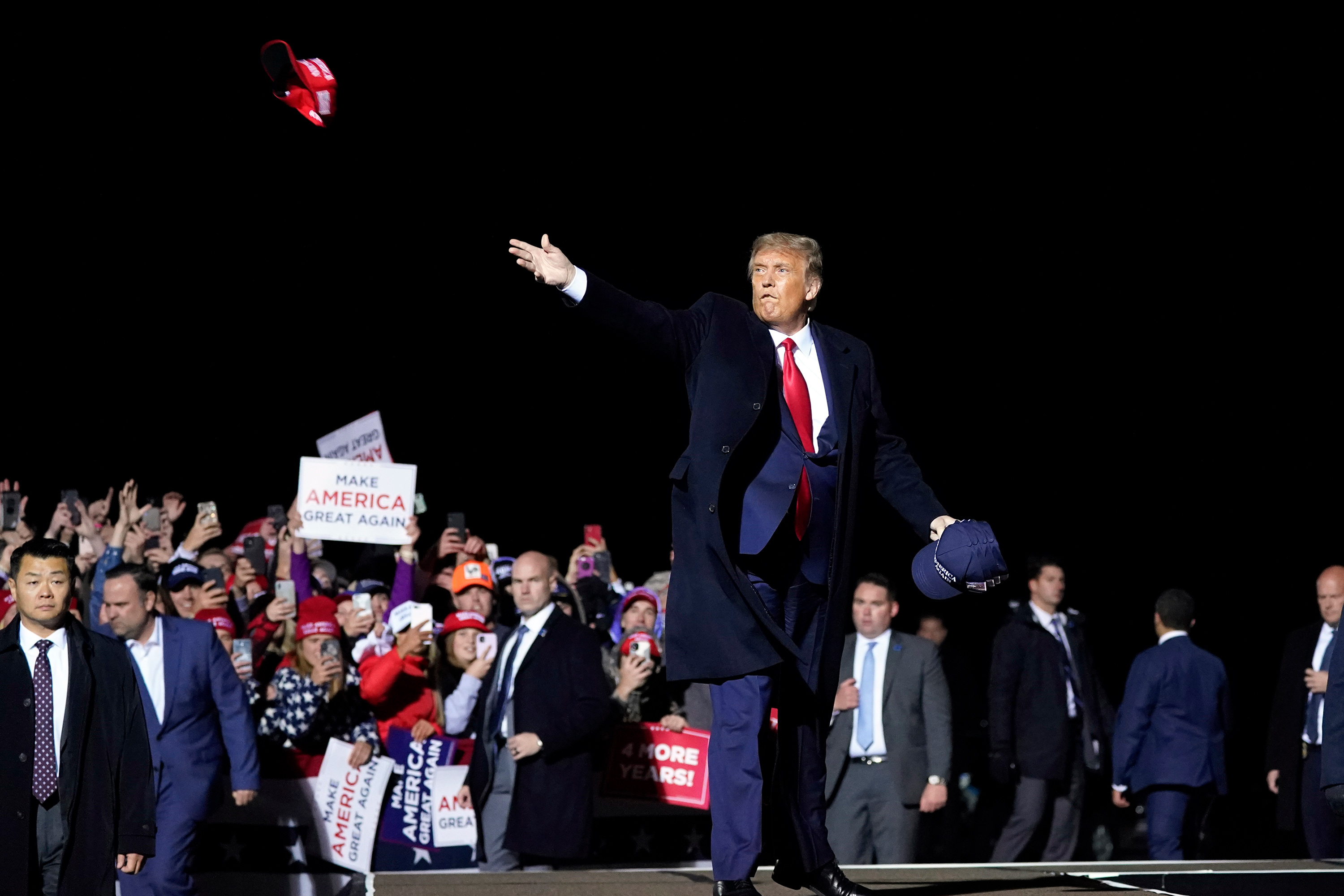 trump throwing hats into crowd