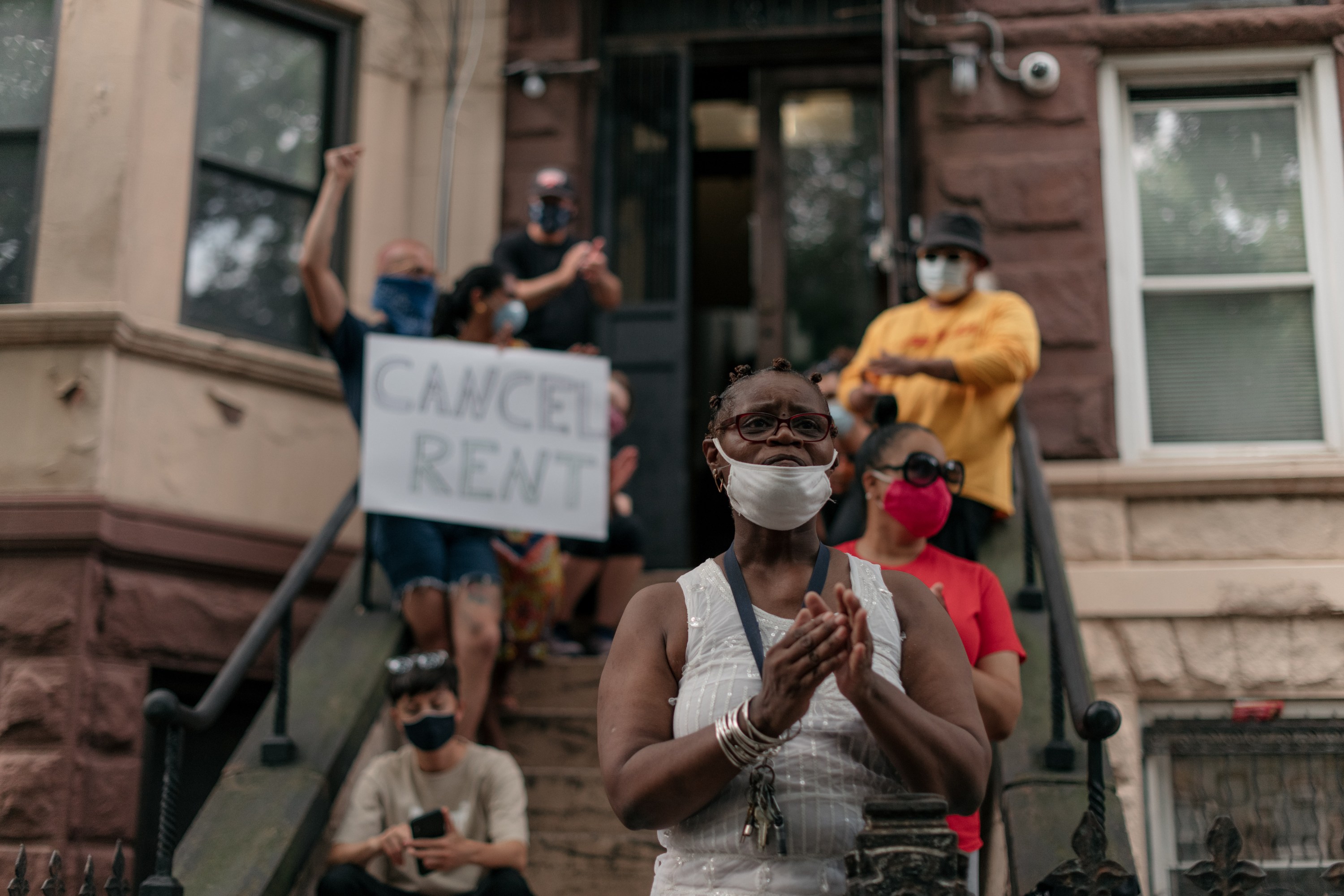 Los activistas se reúnen en Brooklyn para cancelar el alquiler.