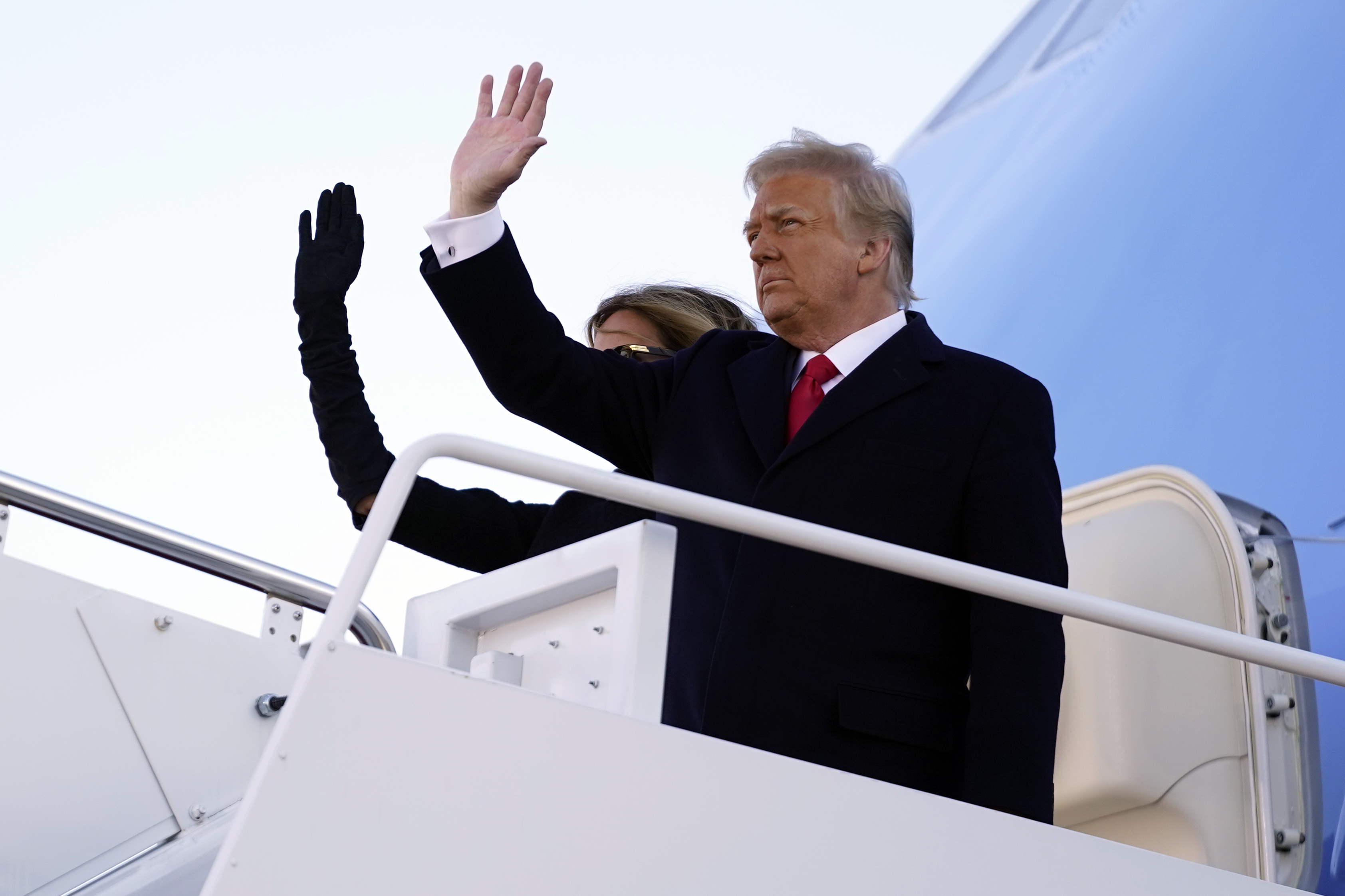 Donald Trump waving goodbye