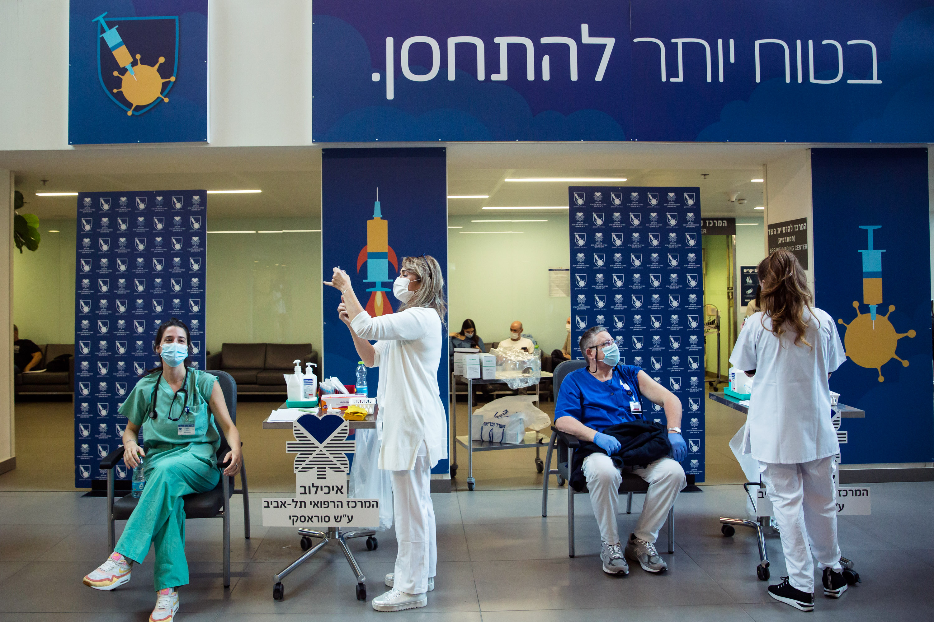 Israel medical workers get vaccine