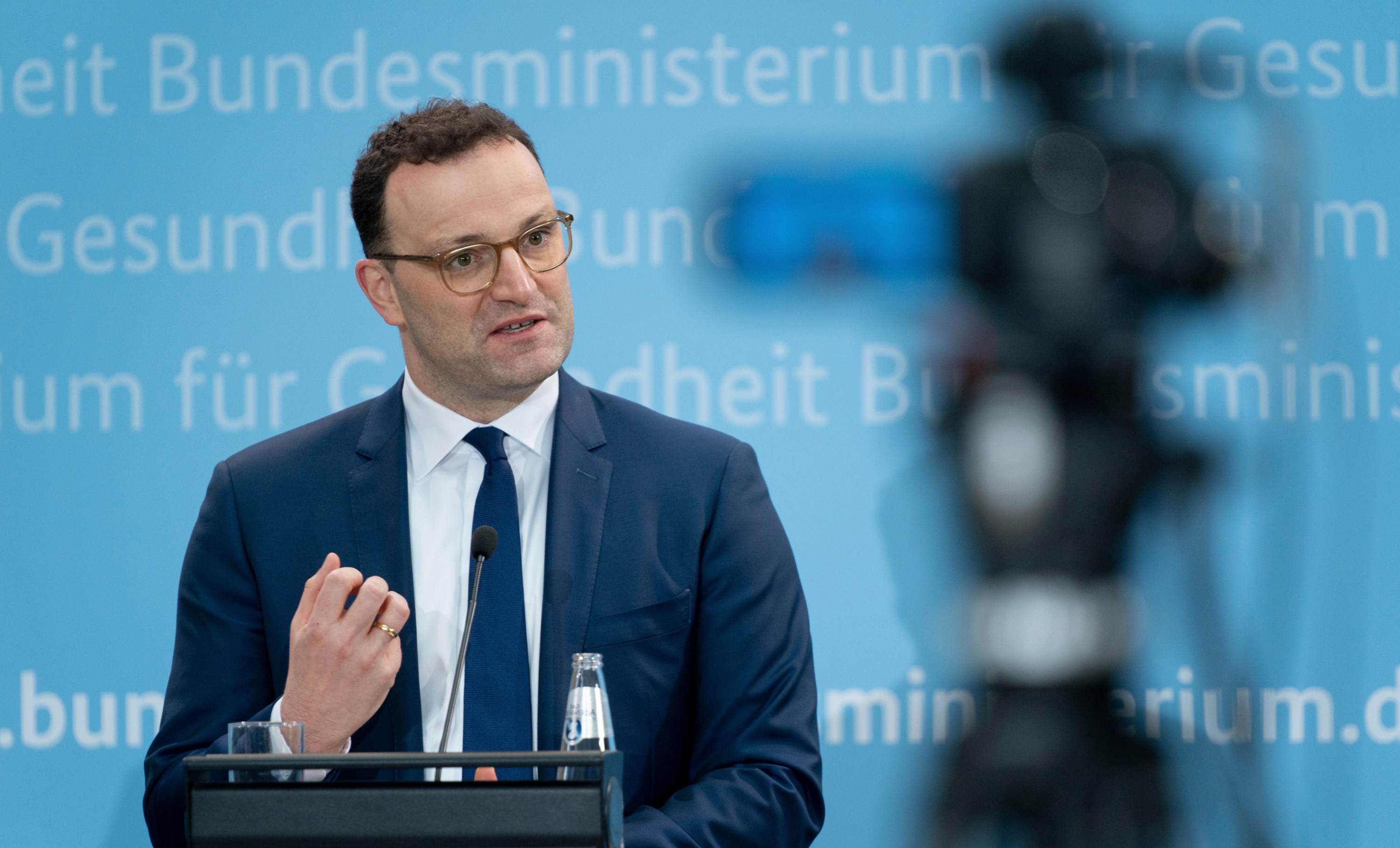 Jens Spahn (CDU), Federal Minister of Health, comments on the suspension of Astrazeneca's Corona vaccine at a press conference.