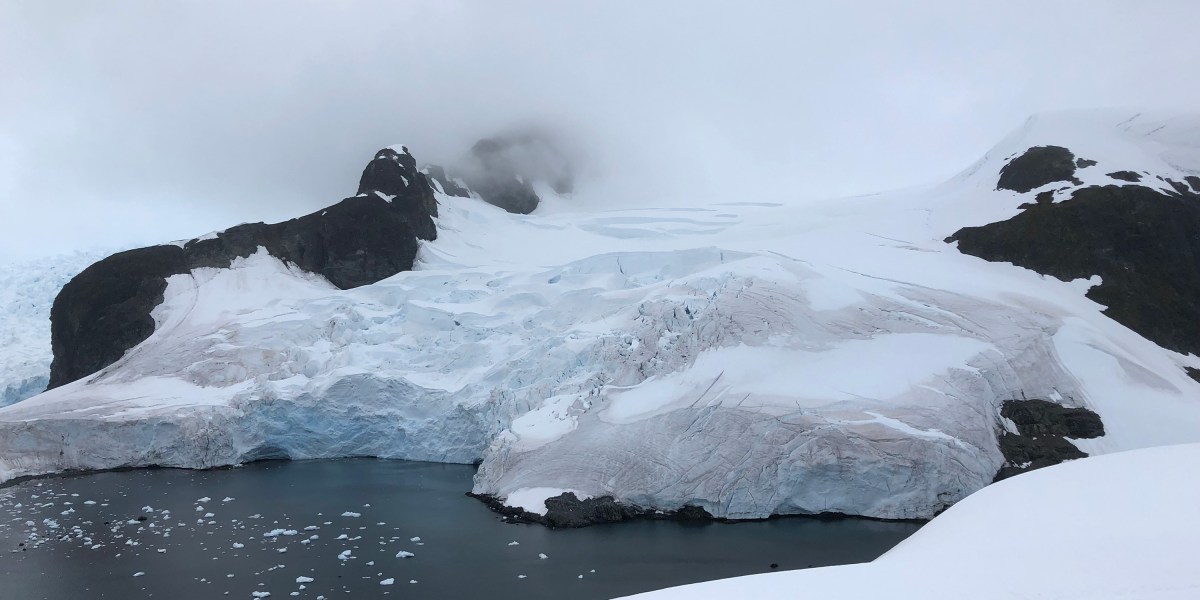 The radical intervention that might save the "doomsday" glacier thumbnail