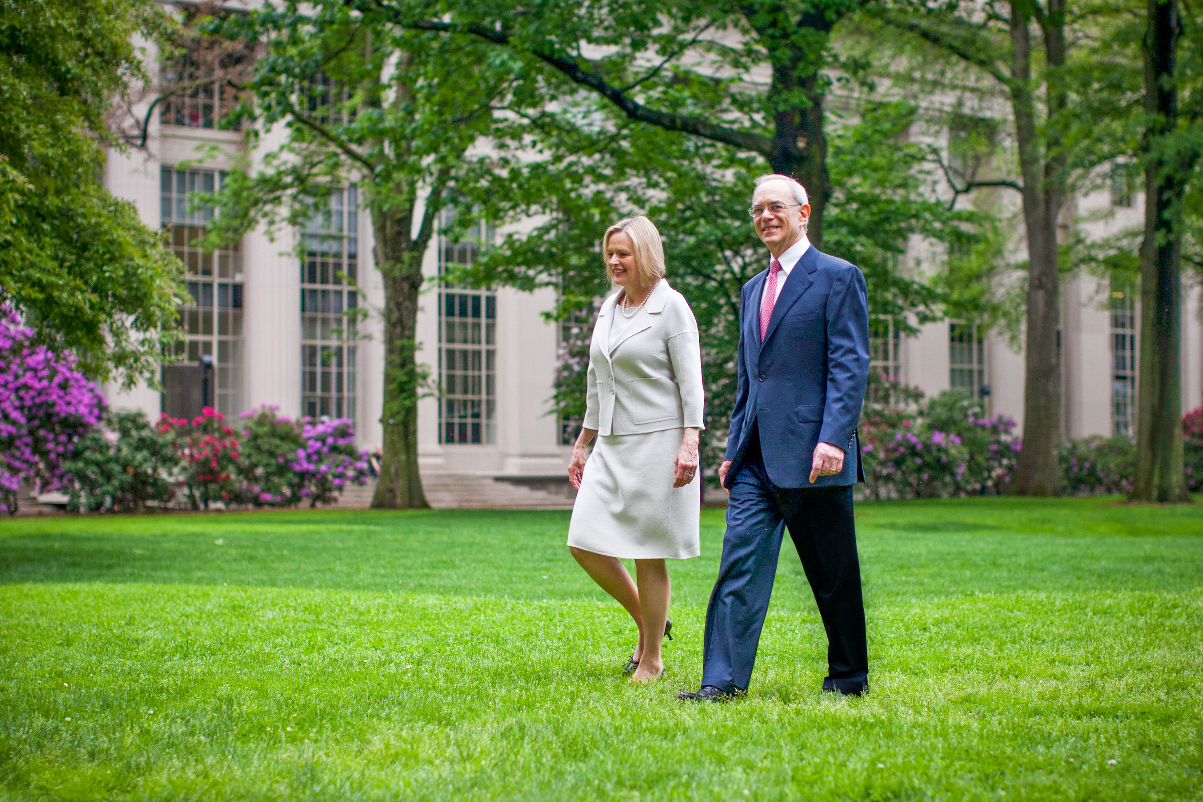 President Reif and his wife cross the lawn at MIT