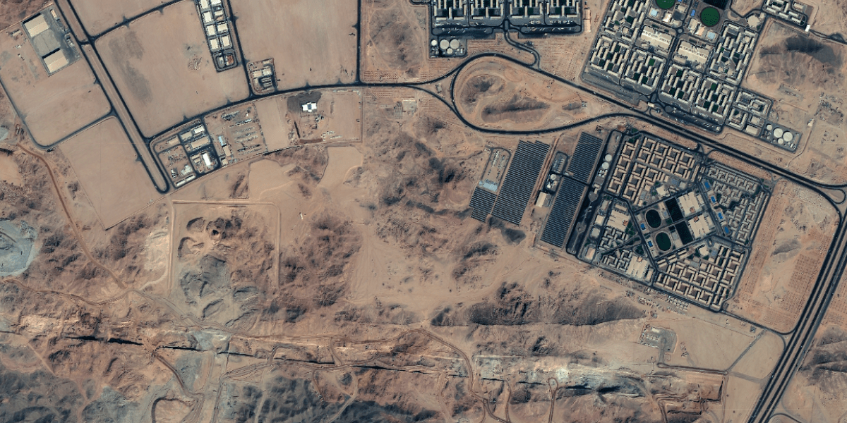 Estas imágenes satelitales exclusivas muestran que la megaciudad de ciencia ficción de Arabia Saudita está en marcha