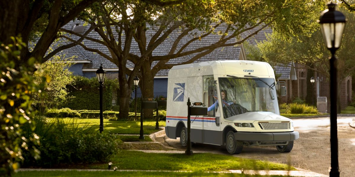 El Servicio Postal de EE. UU. finalmente está recibiendo vehículos eléctricos