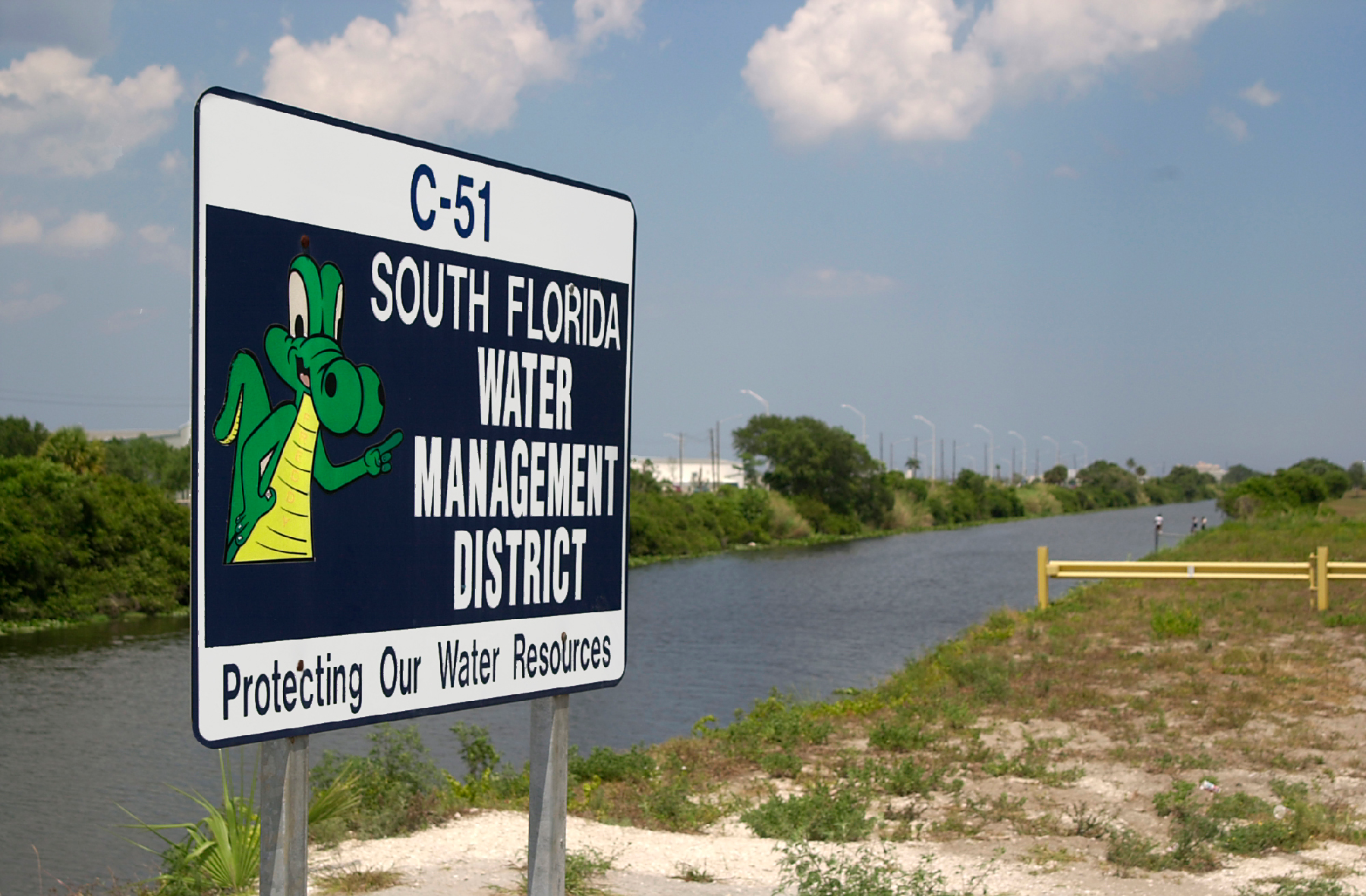 Zustandsbild eines Zeichens des South Florida Water Department