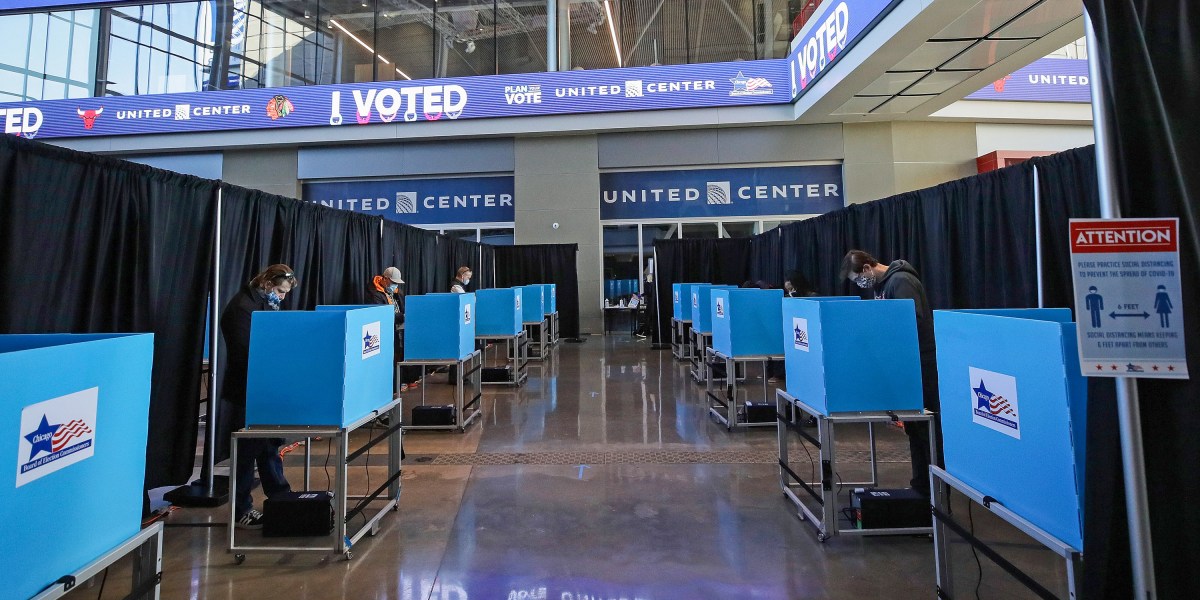 Cómo las máquinas de votación de código abierto podrían aumentar la confianza en las elecciones estadounidenses