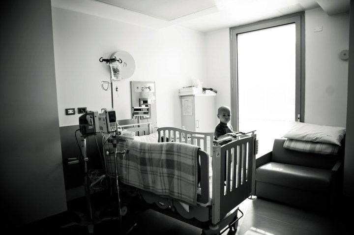 Giovanni_in_his_Gene_Therapy_room_on_las